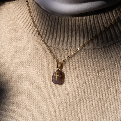 Joya colgante cruz amatista, ansiedad, estrés, espiritualidad